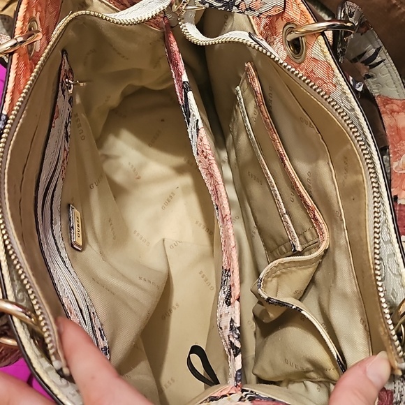 Guess Floral Purse - Picture 11 of 11
